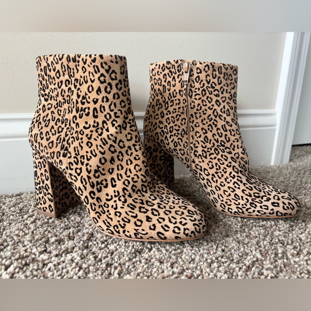 Gianni Bini Leopard Print Ankle Boots. Size 7.5. Leather booties. Cute and comfy